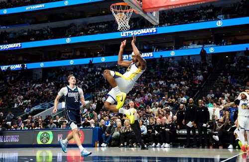 Moses Moody sofre lesão bizarra no joelho e sai de maca na NBA