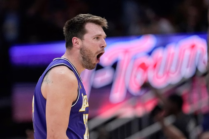 NBA 2026, i risultati della notte (1 Aprile). 50 vittorie per i Lakers, successi di Houston e Detroit