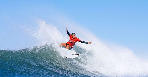 La surfeuse landaise de 15 ans, Tya Zebrowski, s'apprête à concourir dans la première division mondiale de surf