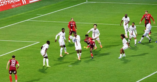 En infériorité numérique, le FC Annecy domine Guingamp et renoue avec la victoire