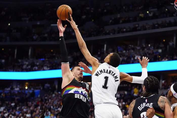 NBA: Jokic supera Wembanyama e Nuggets encerram sequência dos Spurs