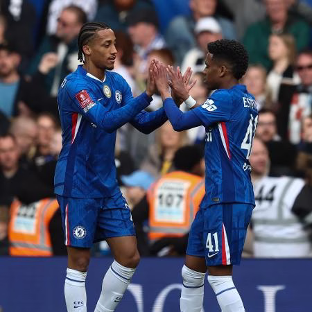 Brasileiros pelo mundo: trio brilha, Militão volta bem, e Endrick sofre
