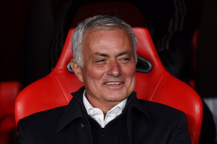 Benfica, Mourinho: “Vorrei non far giocare più alcuni giocatori ma…”
