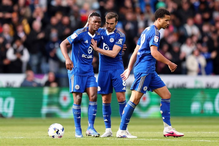 Zehn Jahre nach dem Titel: Leicester droht der Fall in die dritte Liga