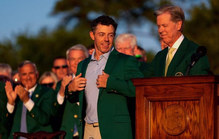 Masters d’Augusta : Libéré d’un poids, McIlroy réalise un doublé rare et conserve sa veste verte