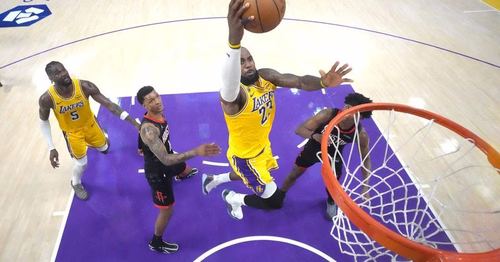 NBA: los Lakers comenzaron los Playoffs a puro Lebron