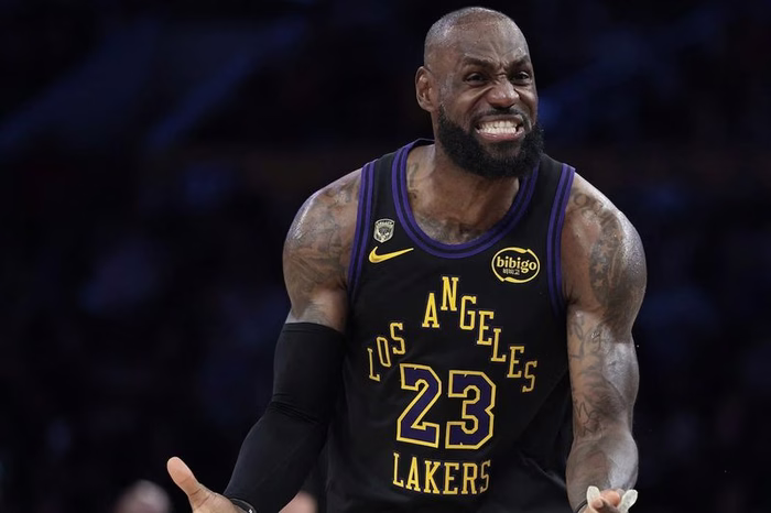 Otra noche descomunal de LeBron James: los Lakers estiraron ventajas en la serie ante Houston Rockets, por la NBA
