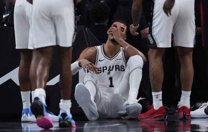 Wembanyama en playoffs : Une commotion pour Wemby, une défaite pour les Spurs, et le début des ennuis ?