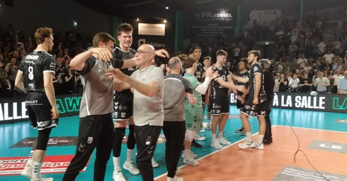 Volley : au terme d'une folle remontada, Poitiers bat Paris et se qualifie pour la finale du championnat de France