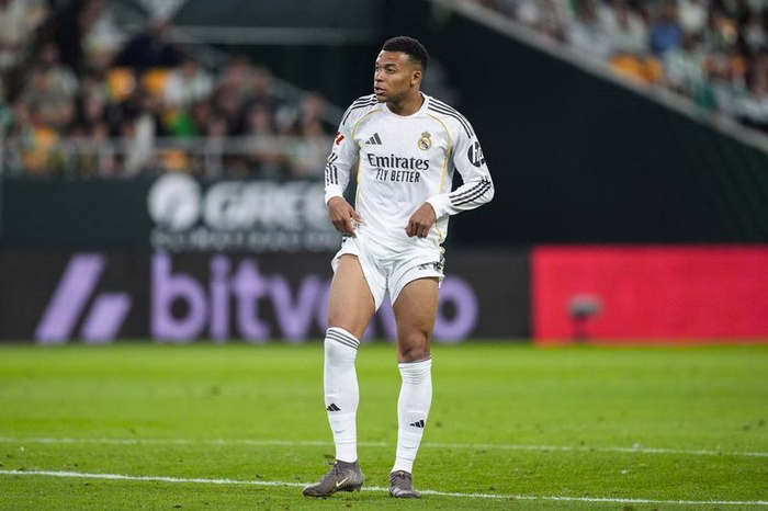 Kylian Mbappe exits Real Betis draw after requesting substitution