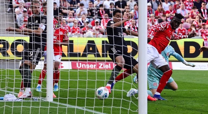 Bayern com reviravolta espetacular na vitória por 4-3 sobre o Mainz