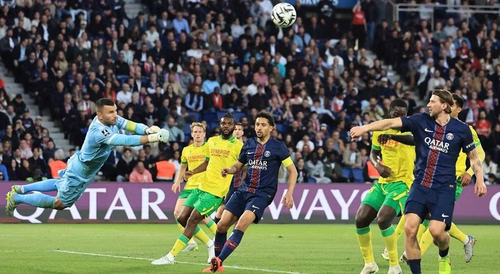 PSG alarga avanço na Liga francesa para seis pontos