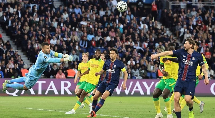 PSG alarga avanço na Liga francesa para seis pontos
