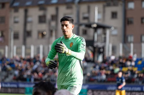 Mega-Skandal in Spanien: Torhüter prügelt Gegenspieler zu Boden!