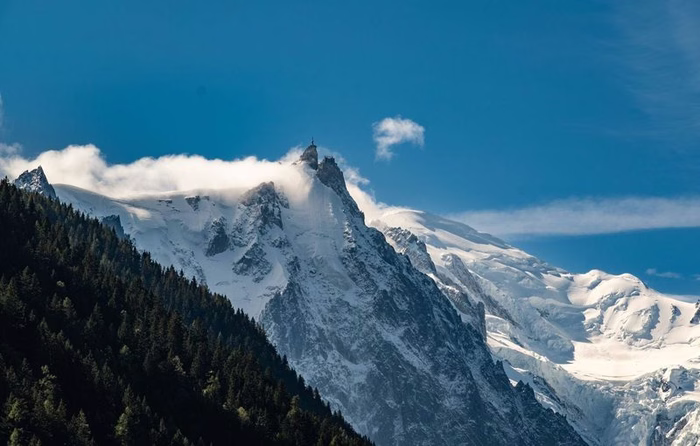 « C’était dur »… Deux Français battent le record de l’ascension aller-retour du Mont-Blanc