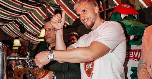 Locura en Alemania: cerveza gratis para los aficionados y helados para los niños