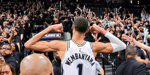 Wembanyama führt Spurs in die zweite Play-off-Runde der NBA