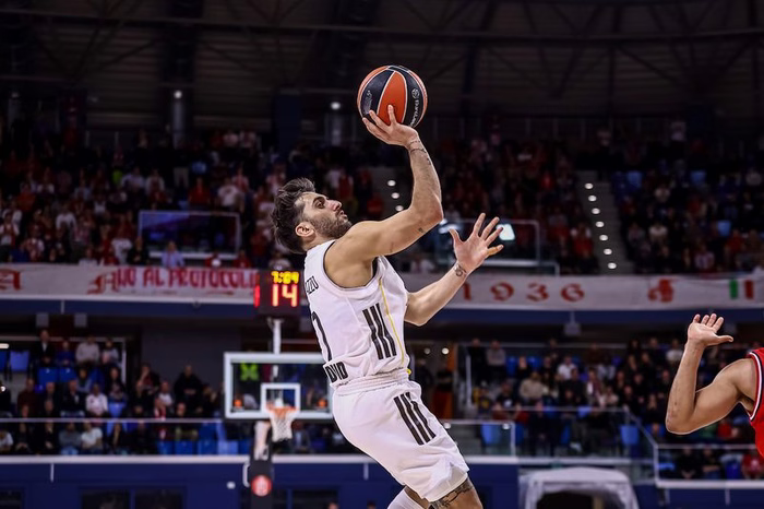 Basket, il Real Madrid va sul 2-0 contro l’Hapoel nei playoff di Eurolega