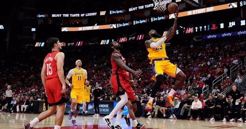 Viernes loco en los Playoffs NBA: clasificaron los Lakers, gran remontada de los Pistons e insólito triple salvador de Toronto