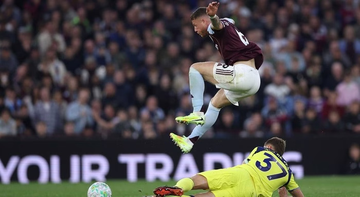 Tottenham vence Aston Villa e deixa zona de despromoção na Liga inglesa