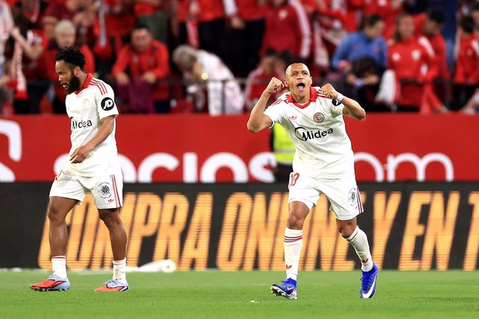 Alexis Sánchez marca e tira Sevilla da zona de rebaixamento de La Liga