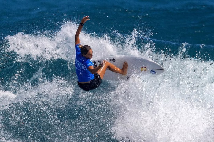 Nadia Erostarbe, tercera en la australiana Snapper Rocks, ya tutea a las mejores surfistas del mundo