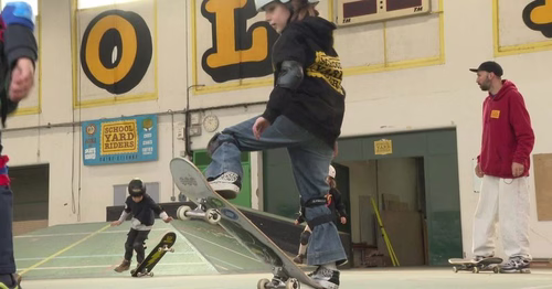 "Le plus dur, c'est l'équilibre" : ce stage de skateboard initie les enfants à cette discipline venue de la rue