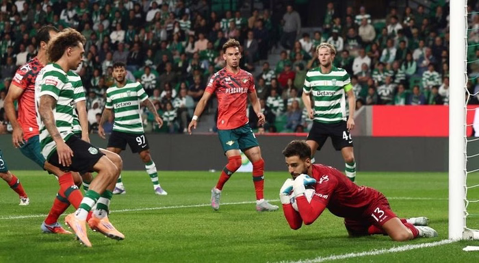 Sporting vota contra e "empurra" sete jogos da jornada 33 para segunda-feira