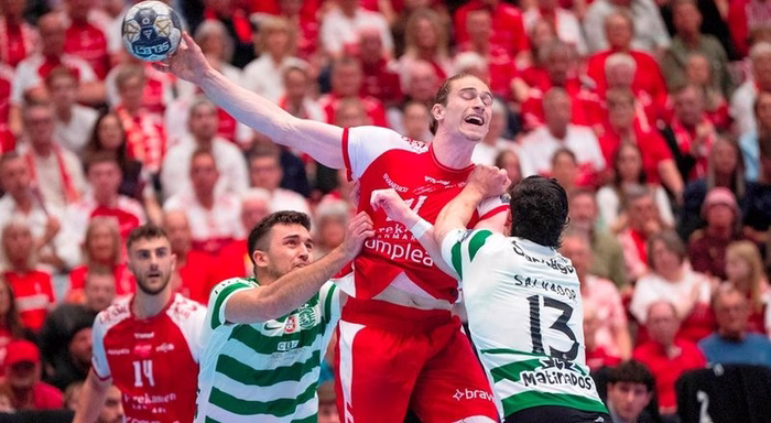 Sporting volta a cair nos quartos da Champions de andebol ao perder em Aalborg