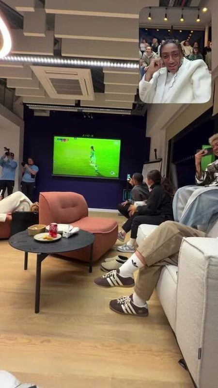 Manchester City conquista o Inglês Feminino com tropeço do Arsenal, e Kerolin mostra festa do elenco
