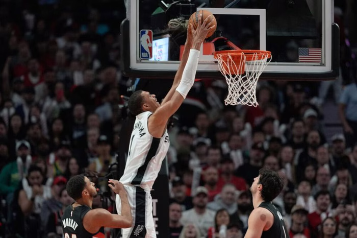 NBA, i risultati della notte (7 maggio): i San Antonio Spurs pareggiano i conti, i Knicks si portano sul 2-0