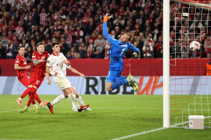 Calcio, definite le finaliste di Europa League e Conference League