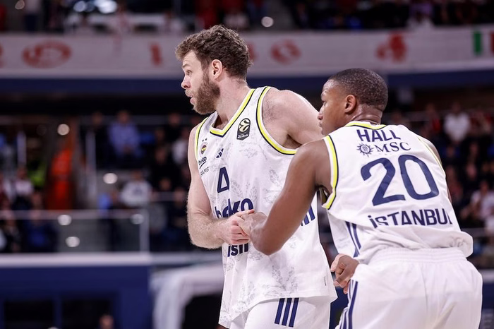 Basket: il Fener batte il Kaunas ai supplementari e va alla Final Four. Valencia forza il Pana a gara-5