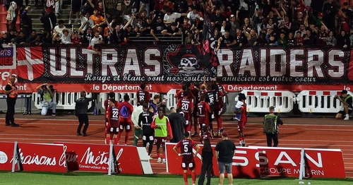 Ligue 2 – Stop ou encore ? Pour disputer les playoffs, le FC Annecy doit gagner et croiser les doigts