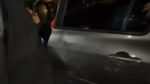Elle portait le maillot du Bayern: une conductrice prise à partie sur les Champs Elysées, sa voiture vandalisée
