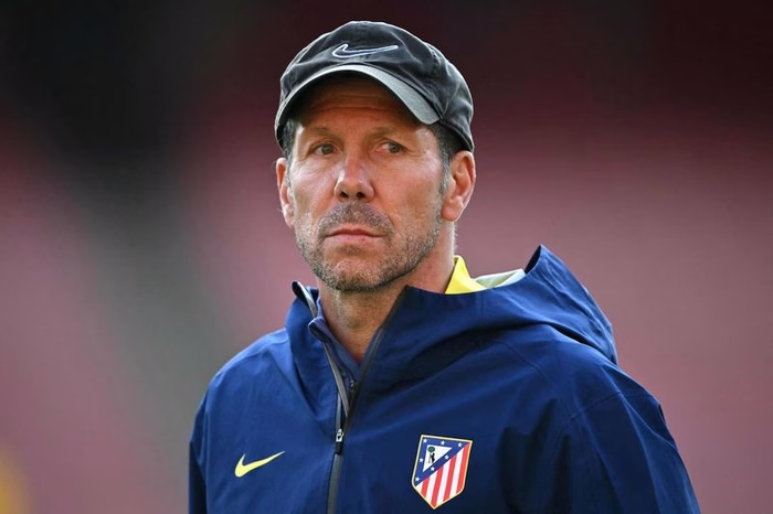 Simeone, rehén de sus palabras: el blanco móvil que divide a la tribu de la masa