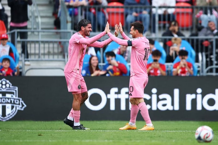 Video: el golazo de Rodrigo De Paul que sorprendió a Lionel Messi