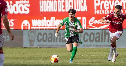 El Betis Deportivo gana en Murcia y sigue con fe en la salvación (1-2)