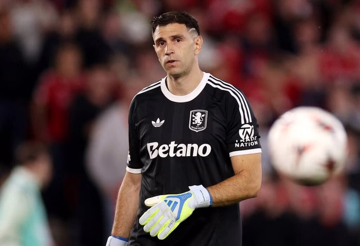 Aston Villa cherche en Ligue 1 pour remplacer Emiliano Martinez