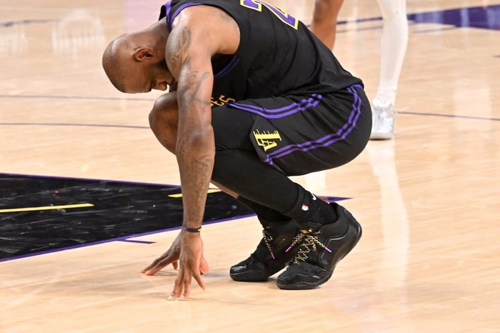 LeBron James y la inquietante frase sobre su futuro tras la eliminación de Los Angeles Lakers
