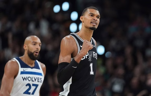 Wembanyama en playoffs NBA : Un Wemby revanchard et « mature » laisse les Spurs à un succès de la finale à l’Ouest