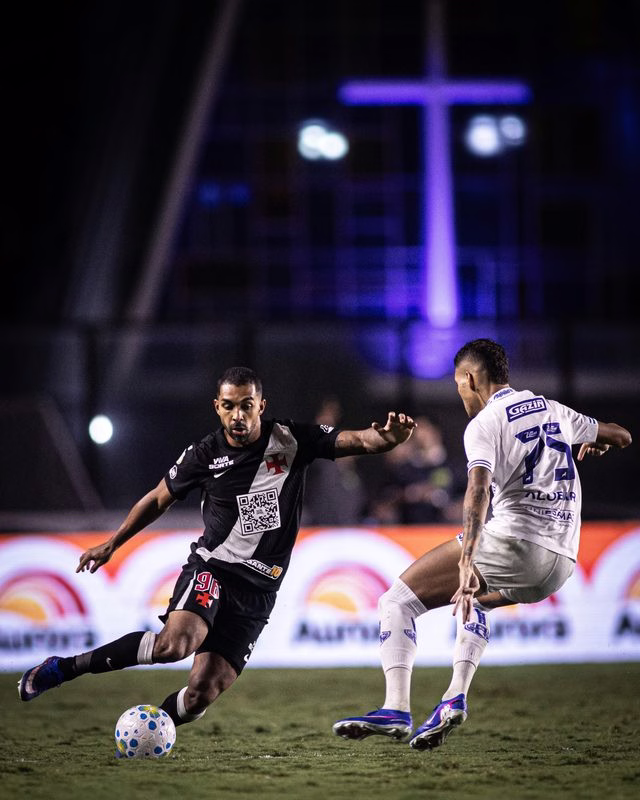 Exames apontam lesão, e Paulo Henrique é desfalque em Vasco x Inter
