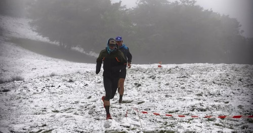 neige", l'édition 2026 de l'Euskal trail marquée par la neige, le froid et la pluie