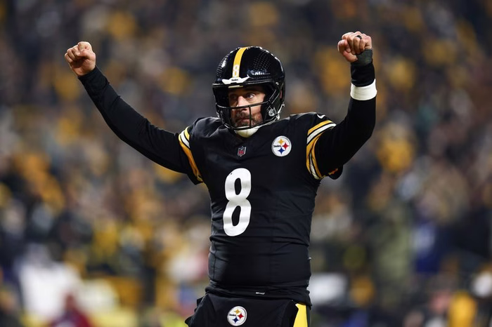 NFL: Aaron Rodgers renova com os Steelers e vai para sua 22ª temporada