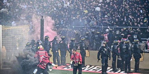 Platzsturm in Nantes: Spiel nach Fan-Ausschreitungen abgebrochen