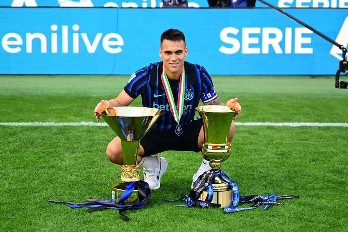Barcelona number nine target slams door on move