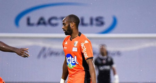 Rouen-Laval : la belle frappe de Cyril Mandouki pour ouvrir le score lors du barrage aller