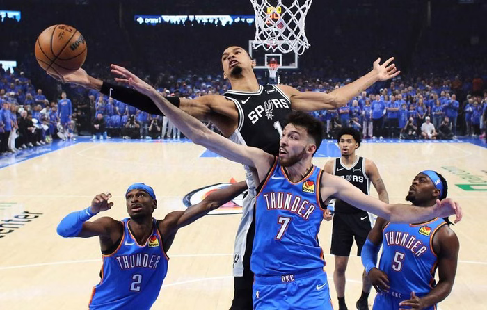 Wembanyama en playoffs NBA : Avec un Wemby monstrueux, les Spurs vainqueurs d’un match totalement fou face au Thunder