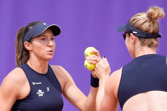 Stefani e Dabrowski vencem mais uma e estão na semifinal em Estrasburgo