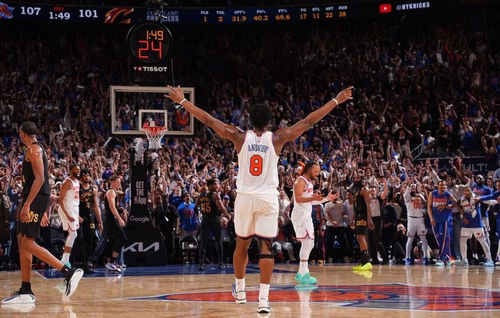 NBA : « We want Wemby »… Les Knicks claquent un finish d’anthologie pour renverser Cleveland et leurs fans régalent